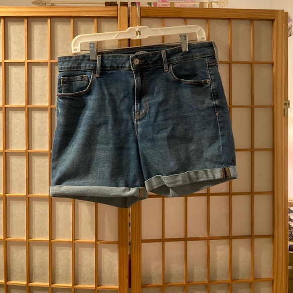 Old Navy Pants - EUC Old Navy 12 Blue Jean Shorts rolled cuffs